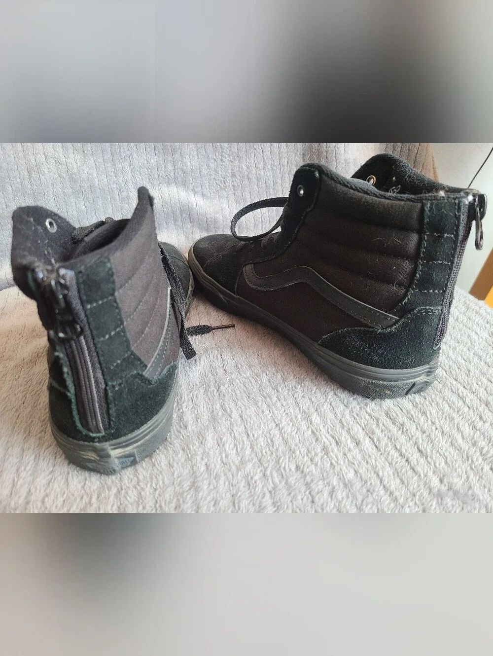 Youth size 6.5 blackout Sk8-Hi reissue zipper back high top sneakers shoes NICE